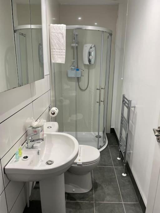 5 Minutes From Loch Lomond - Newly Renovated Ground Floor 1-Bed Flat Διαμέρισμα Bonhill Εξωτερικό φωτογραφία